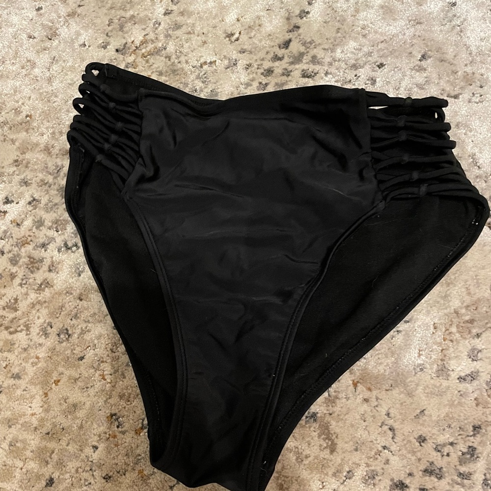 Bikini - Picture 5 of 5